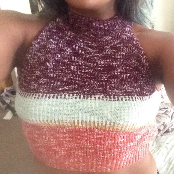 Adorable 70s turtle neck crop top - Picture 2 of 3