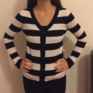Black and white stripped cardigan!
