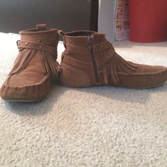 Brown Fringe Moccasins!