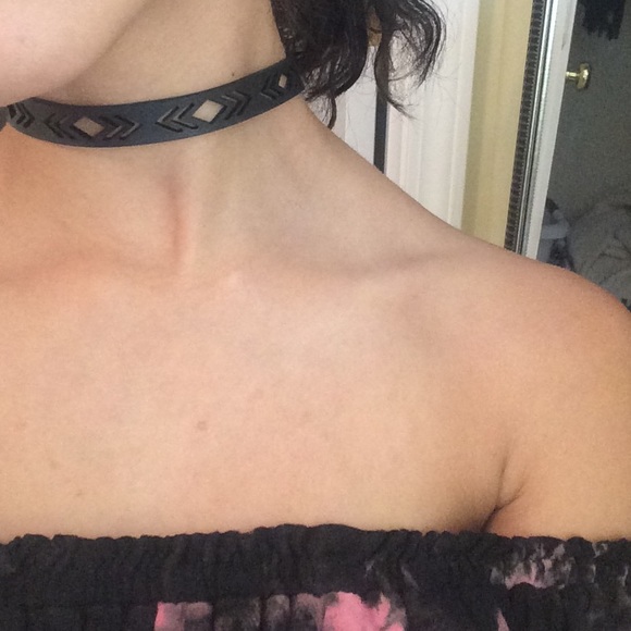 Forever21 choker necklace.