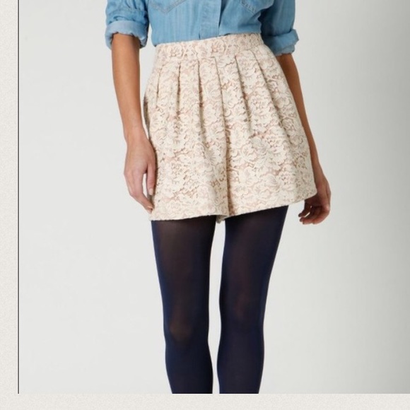 SALE✨ANTHROPOLOGIE 🌷 Rose Cream Pleated Shorts XS