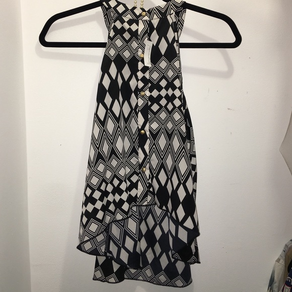 LOW-HIGH Top - Picture 3 of 3