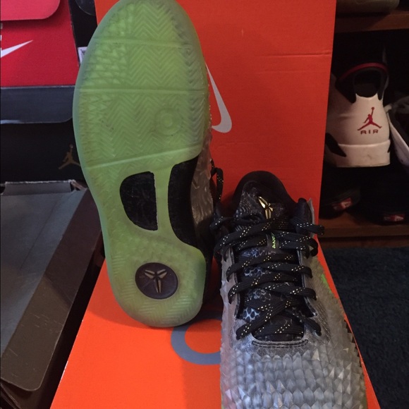 Kobe 8 - Picture 2 of 2