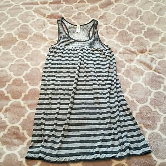 Size M/L can be worn as dress or tunic