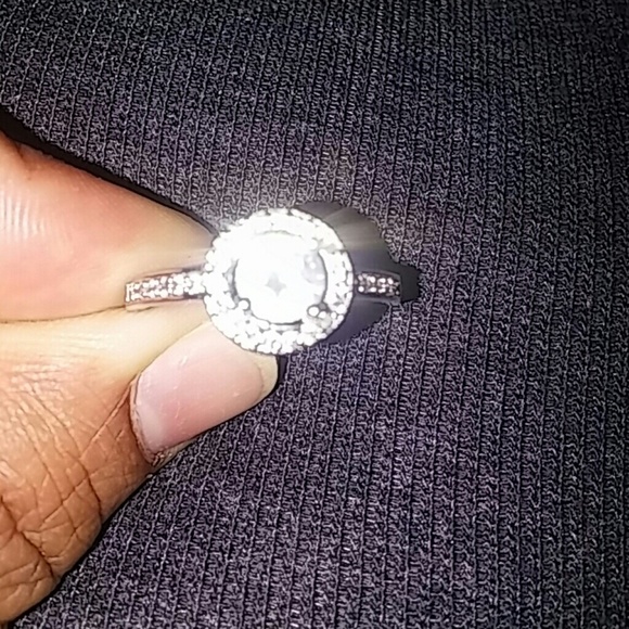 A beautiful ring - Picture 4 of 4