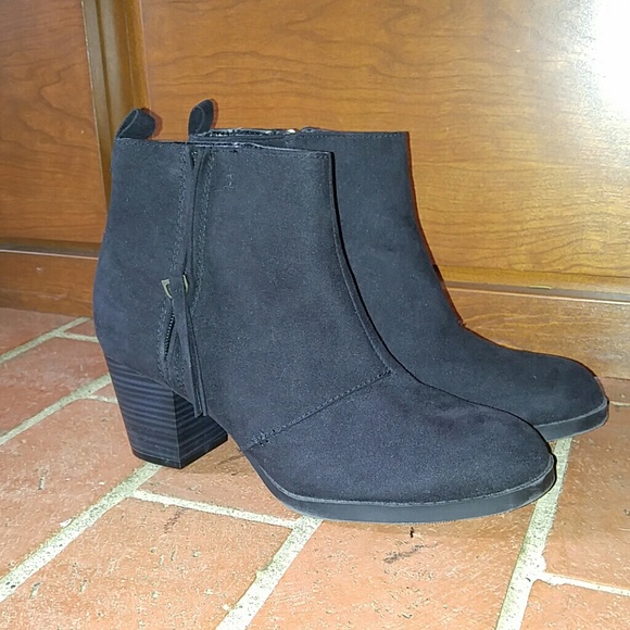 Old Navy suede side-zip boots