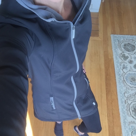 Bench. Rain jacket - Picture 2 of 4