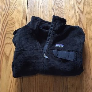 Black fleece Patagonia zip up