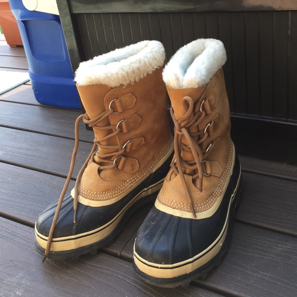 Sorel women's caribou boots size 9