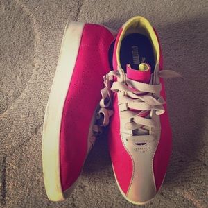 Puma women sneakers size 9 preowned