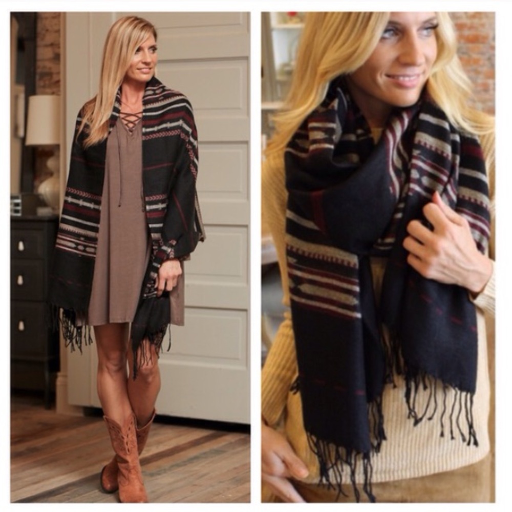 •Aztec Fringe Blanket Scarf• - Picture 2 of 3