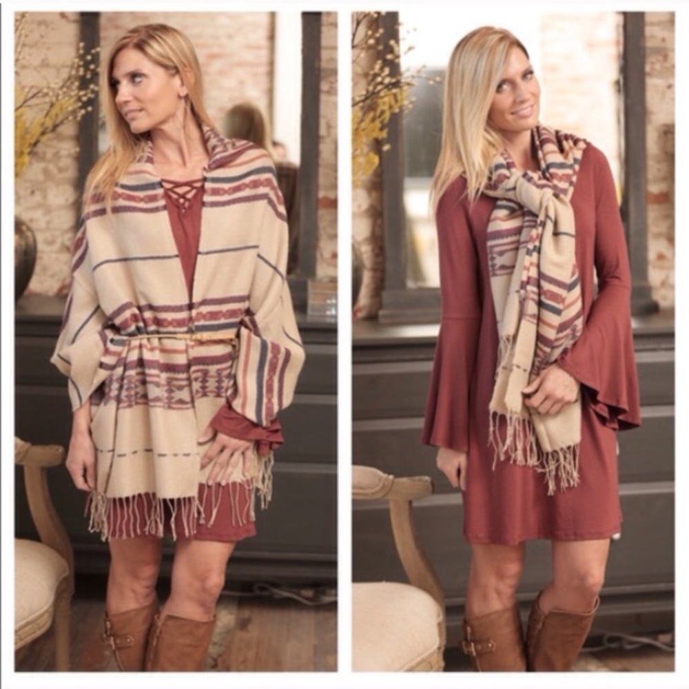 •Aztec Fringe Blanket Scarf• - Picture 3 of 3