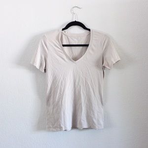 ⭐️SALE!⭐️ Old Navy Relaxed V-Neck Tee