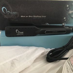 Makeover essentials flat iron Clearance