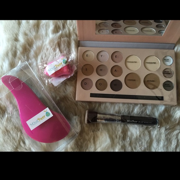 ALL-IN-ONE BEAUTY BUNDLE #4 - Picture 3 of 4