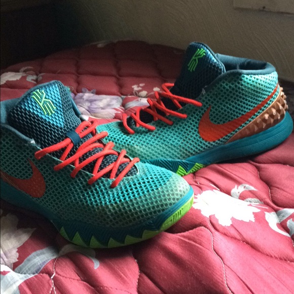 Kyrie 1 custom Christmas - Picture 3 of 5