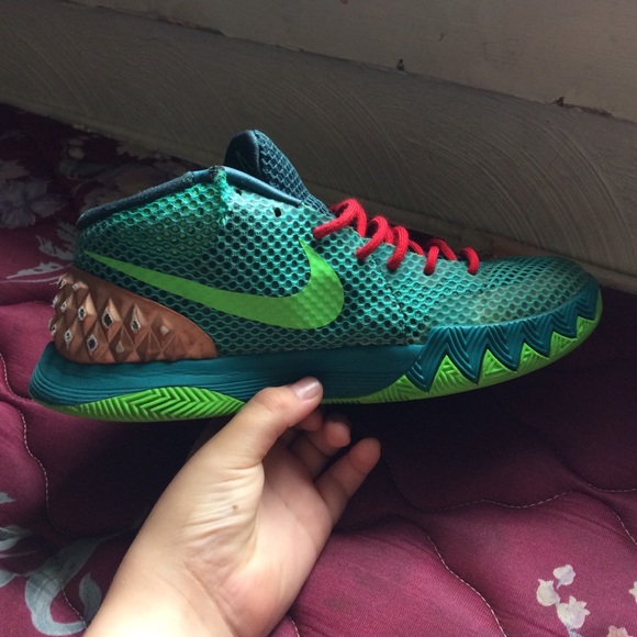 Kyrie 1 custom Christmas - Picture 5 of 5