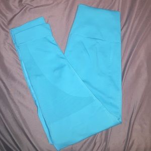 Teal Lululemon Crops! (6)