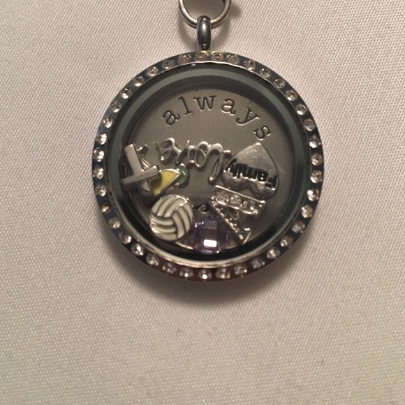 Authentic origami owl necklace - Picture 1 of 3