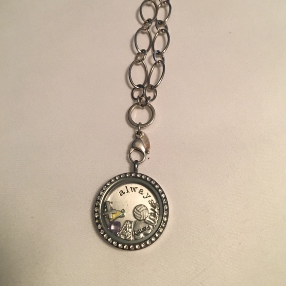Authentic origami owl necklace - Picture 3 of 3