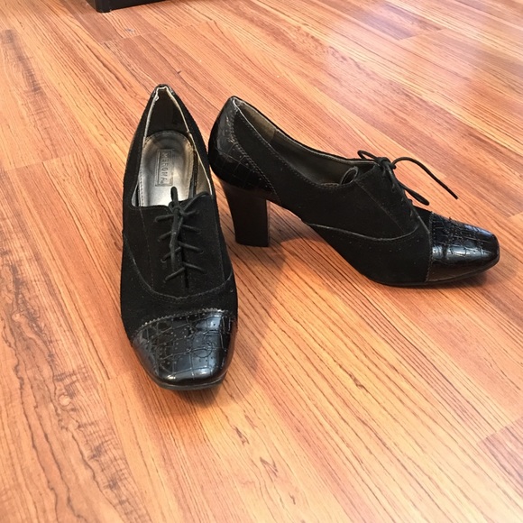 CLASSIC BLACK Lace Up Suede Heeled Loafers - Picture 2 of 4