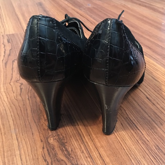 CLASSIC BLACK Lace Up Suede Heeled Loafers - Picture 3 of 4