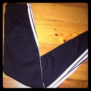 Black leggings with white stripe