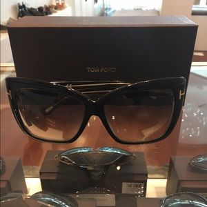 Authentic black Tom Ford Irina TF390 sunglasses