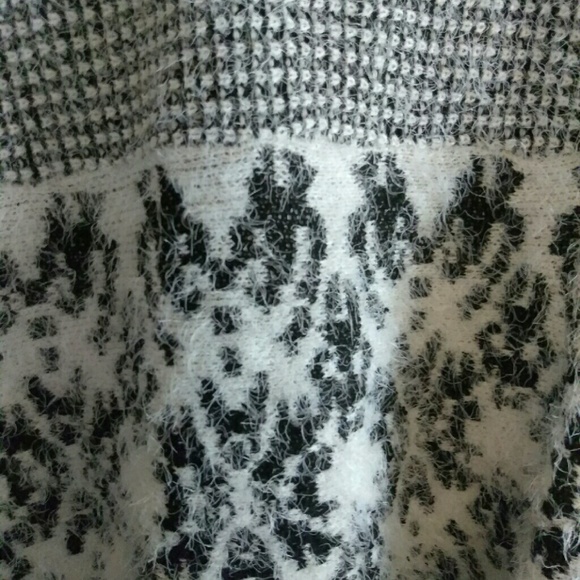 Cozy Faux Fur Aztec Sweater - Picture 3 of 3