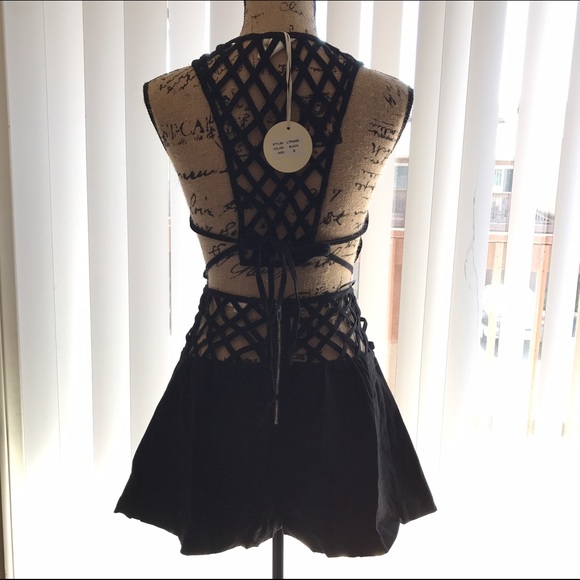 ❣️SALE ❣️NWT 2 PIECE playsuit - Picture 3 of 3