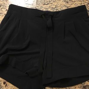 Lululemon Spring Break Away Short, size 6