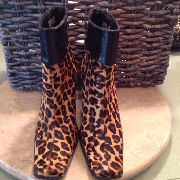 🤑LOOKS FANTASTIC CALF HAIR BOOTS 🤑 - Picture 2 of 4