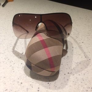 Men's Burberry sunglasses with case