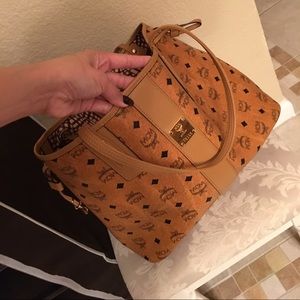 MCM TOTE