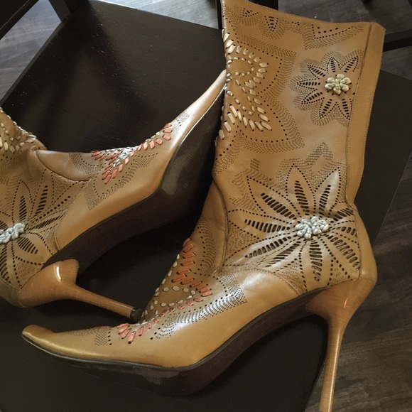 N.Y.L.A. Shoes - Laser cut pointed boho style boots