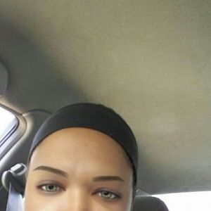 Meet your Posher, Leona