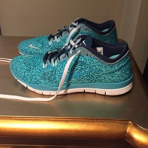 Women's Nike frees - worn once!