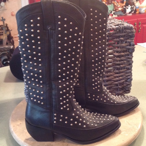 LIKE NEW LEATHER STUDDED BOOTS 🤑REDUCED