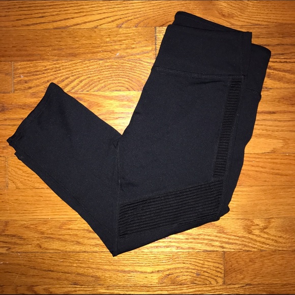 Fabletics Black Capri Leggings