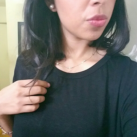 💕LAST ONE💕 BLACK SLIT SIDE TEE TOP - Picture 4 of 4