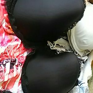 Black vs bra