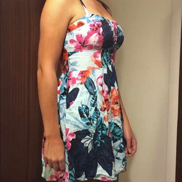 Tropical dress with pockets