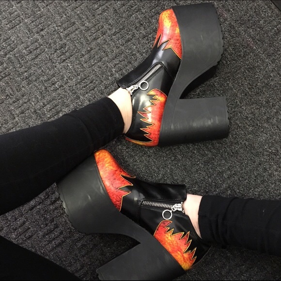 UNIF pyro boots 🔥🔥🔥