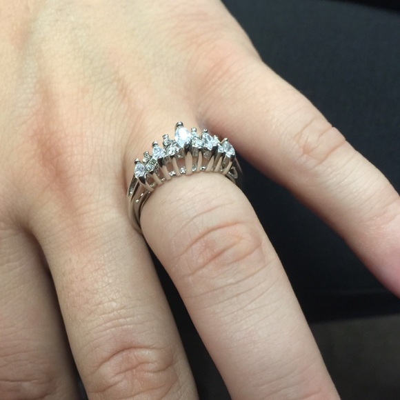 Avon ring - Picture 2 of 4