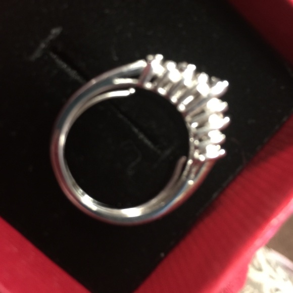 Avon ring - Picture 3 of 4