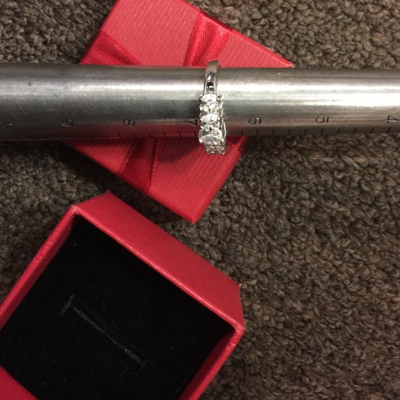 Avon ring - Picture 4 of 4