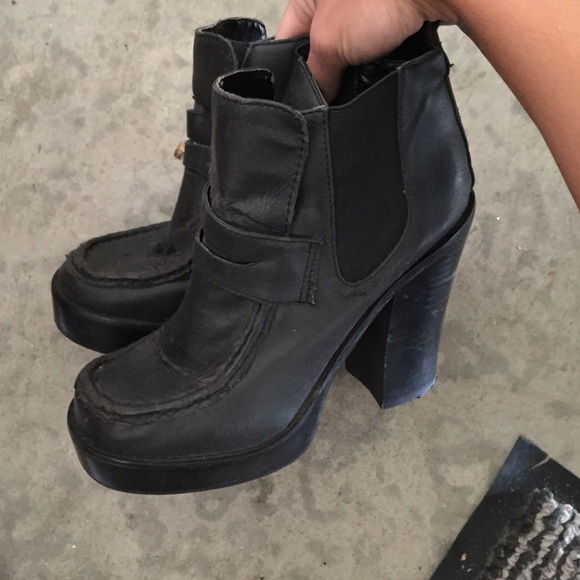 Heels - Picture 2 of 2