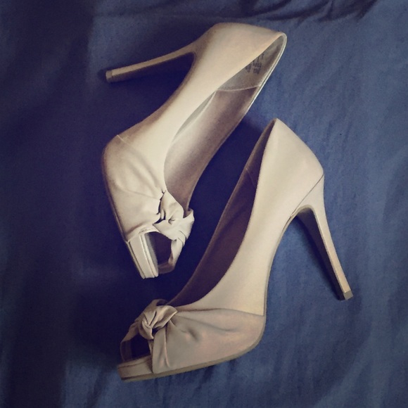 Fioni Nude peep-toe stilettos