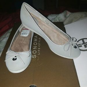 Light gray memory foam flats