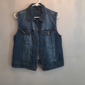 Sleeveless jean jacket